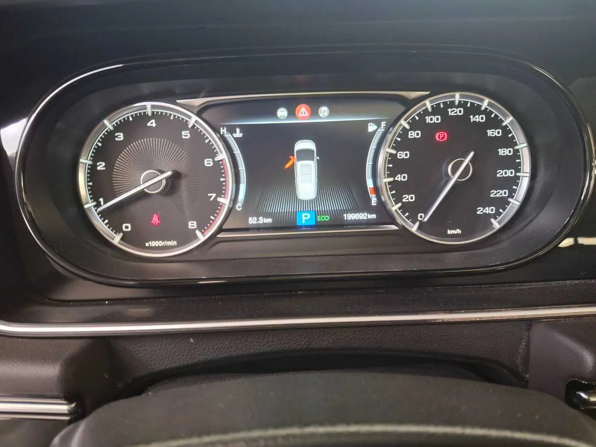 Car image 18