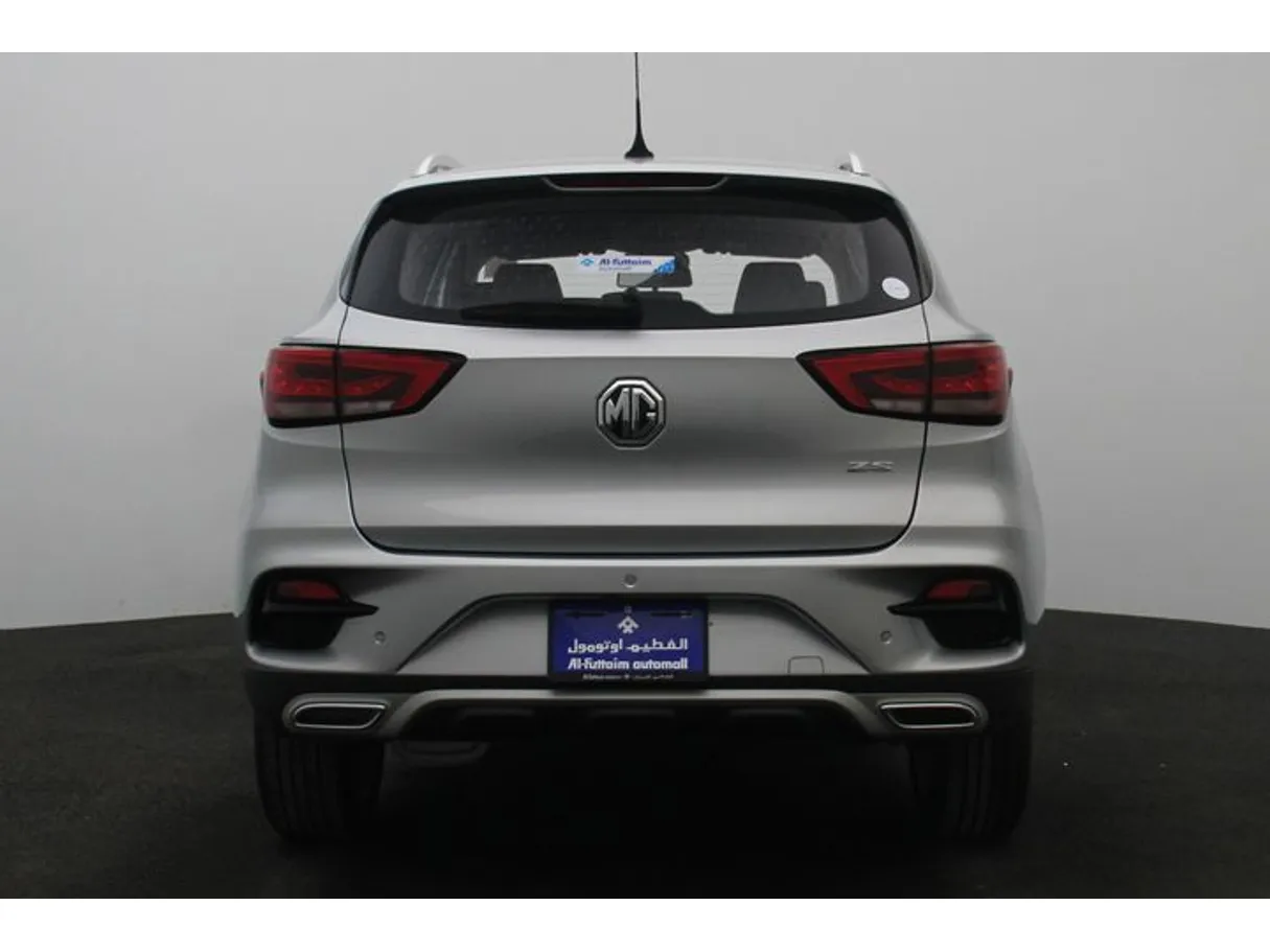 Car image 12