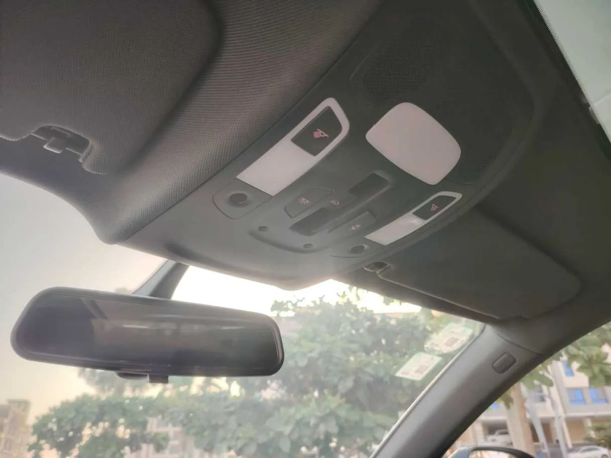 Car image 33
