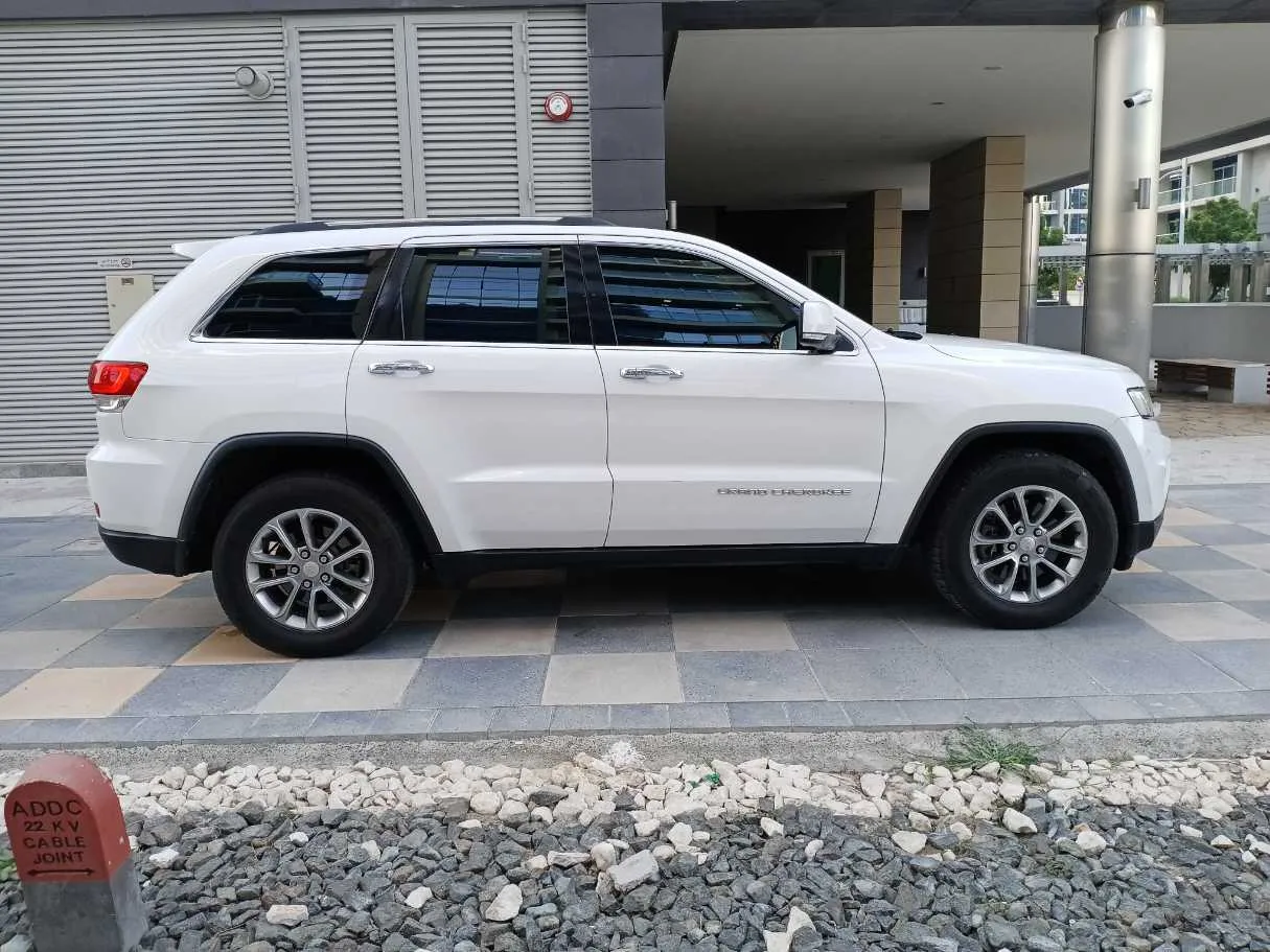 Car image 8