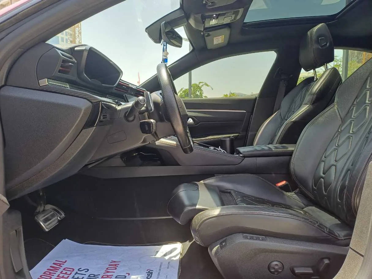 Car image 14