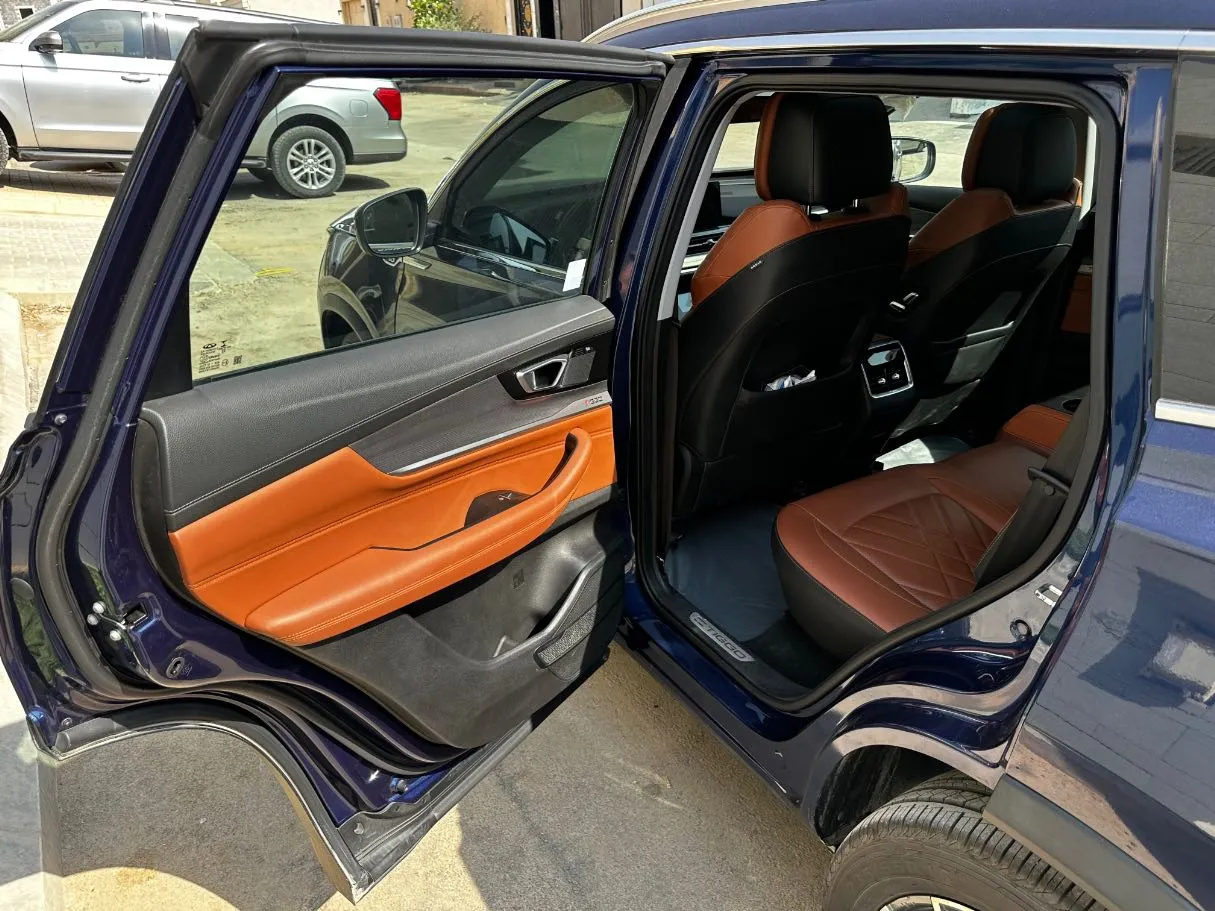 Car image 13