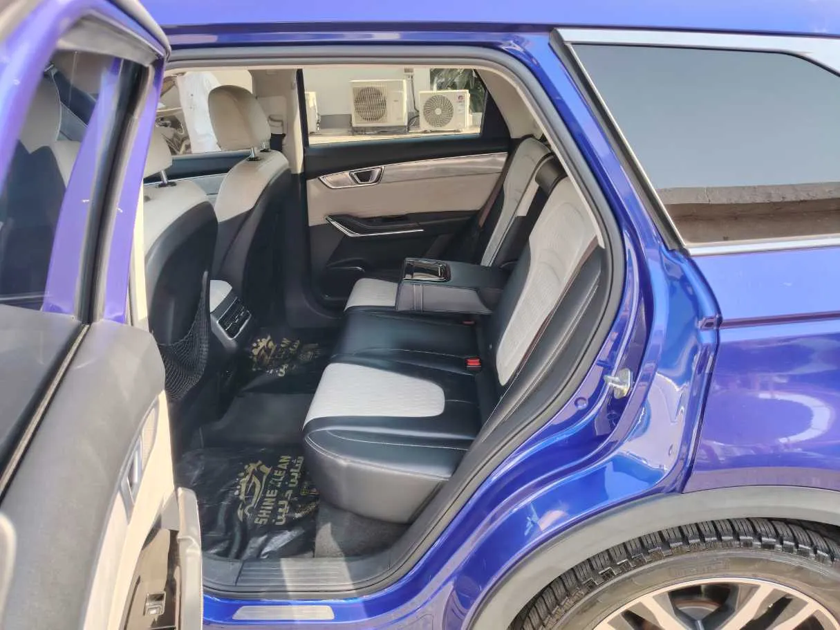 Car image 15