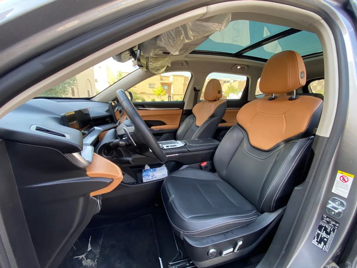 Car image 11