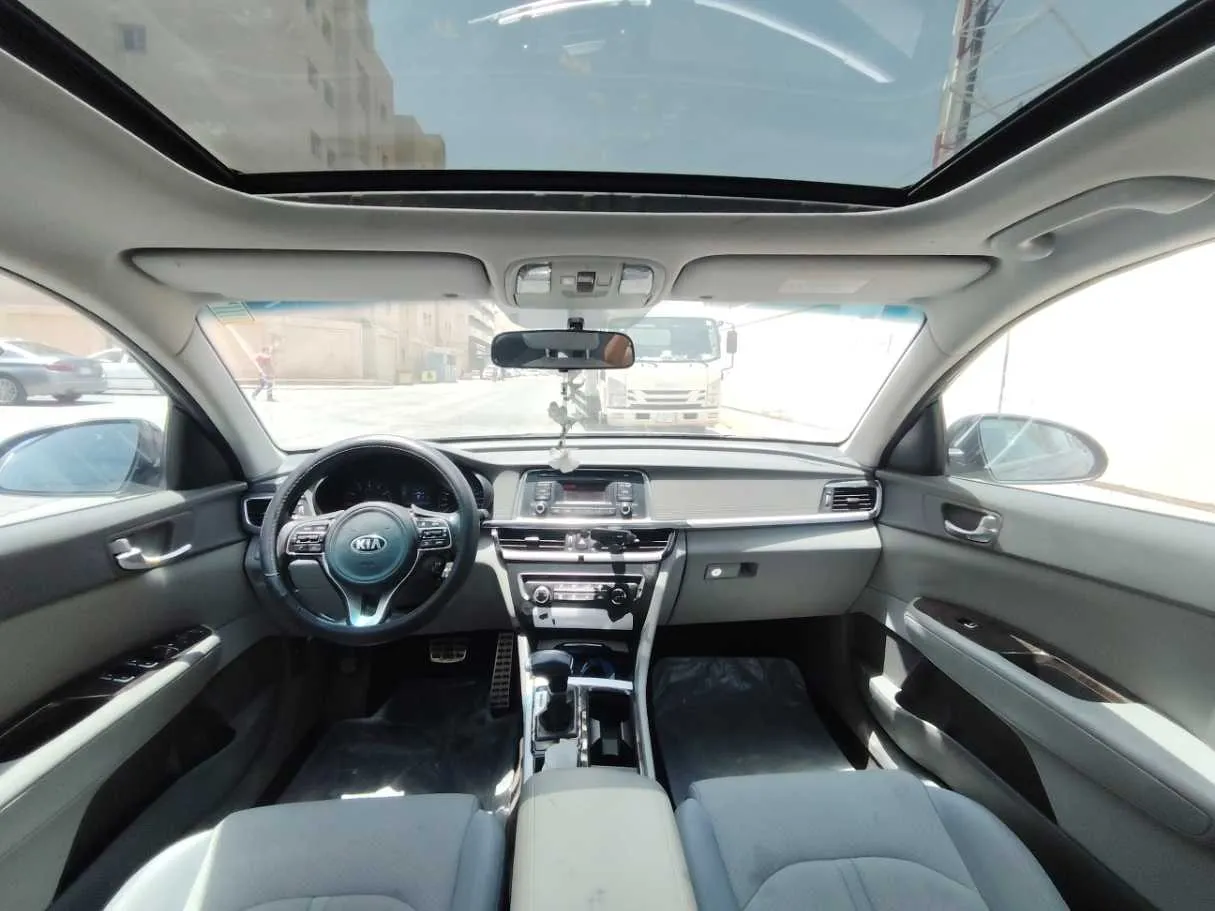 Car image 18