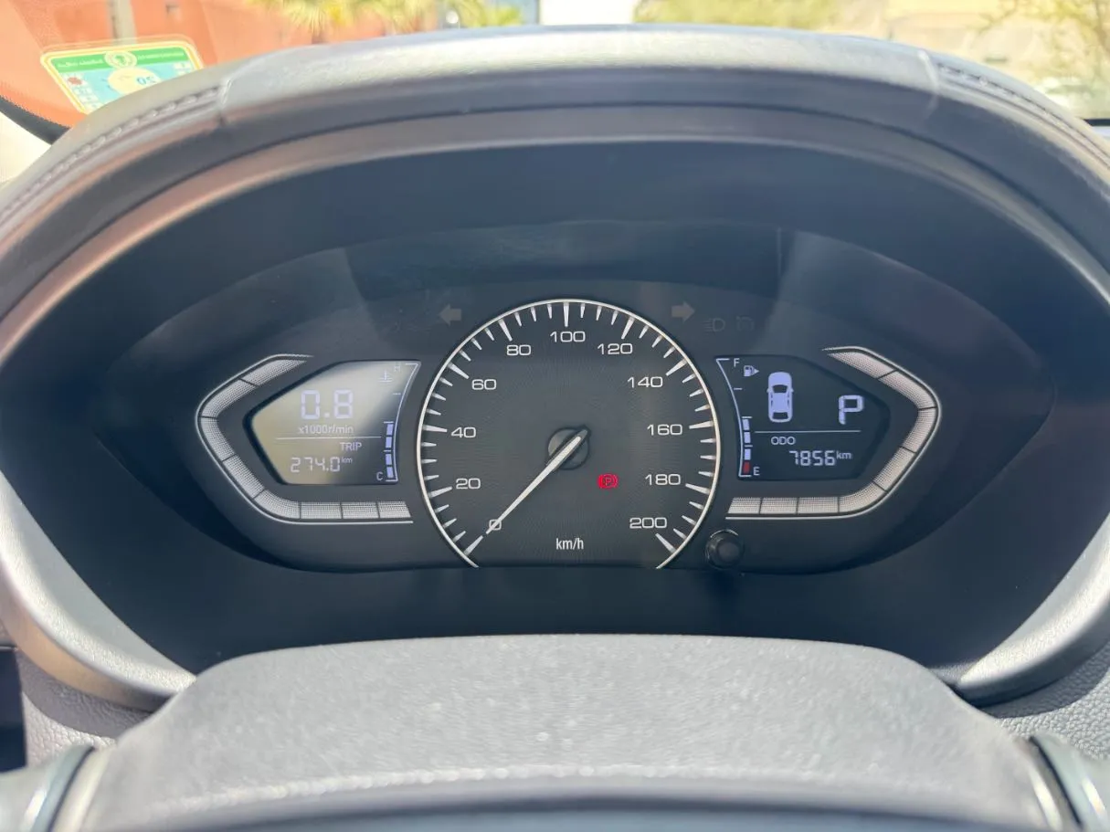 Car image 18