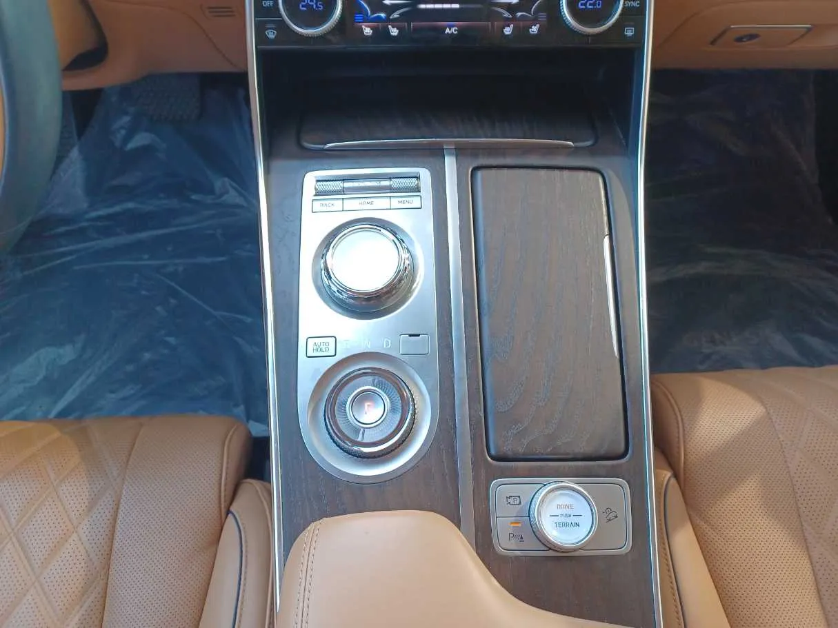 Car image 13