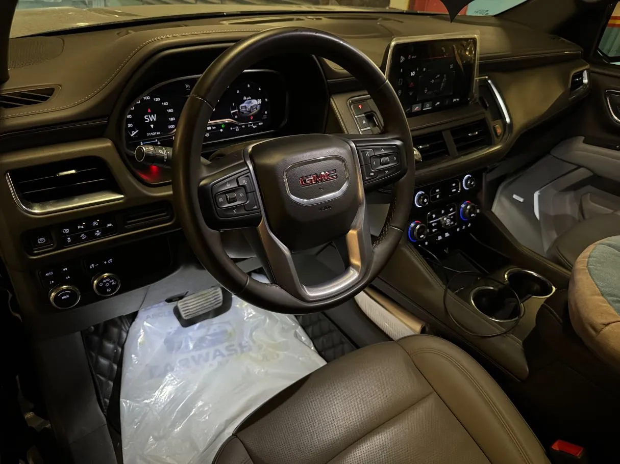 Car image 11