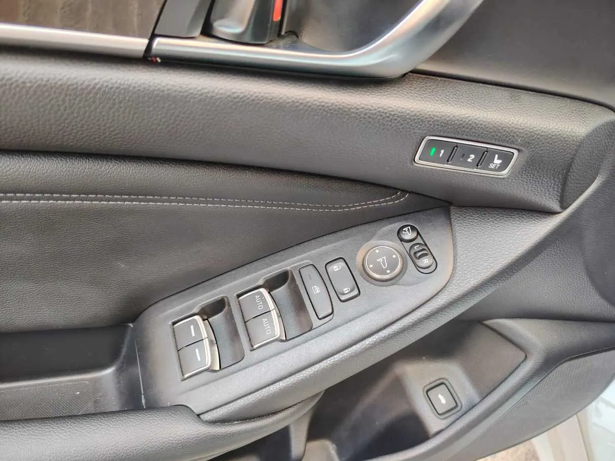 Car image 40