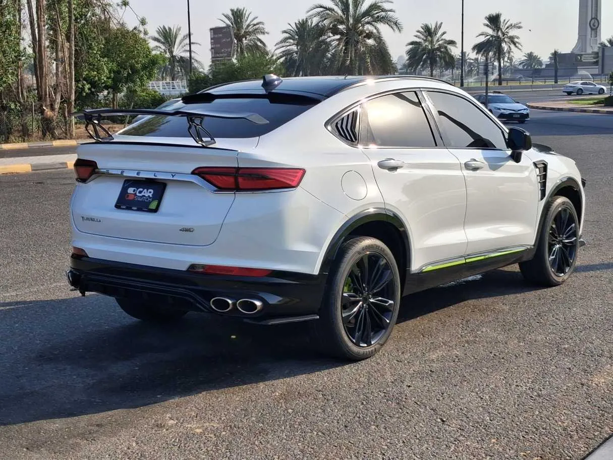 Car image 5
