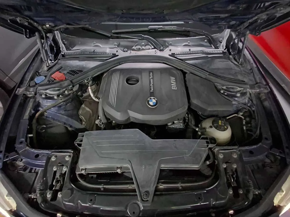 Car image 19