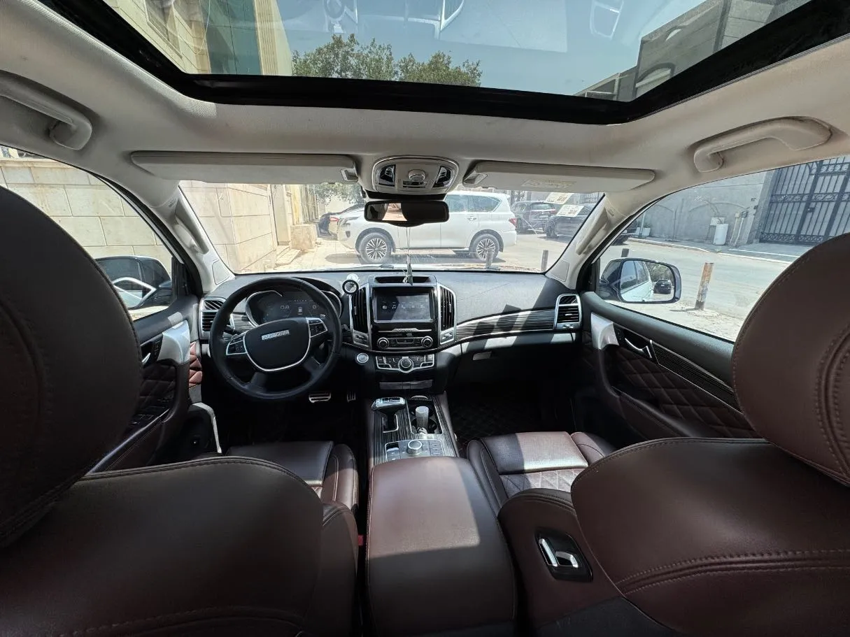 Car image 14