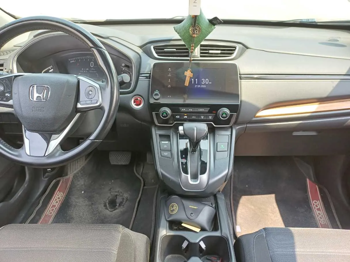 Car image 18