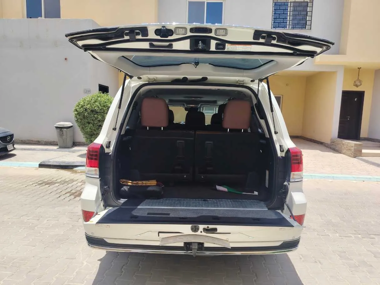 Car image 27