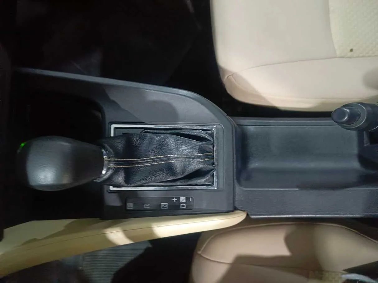 Car image 14