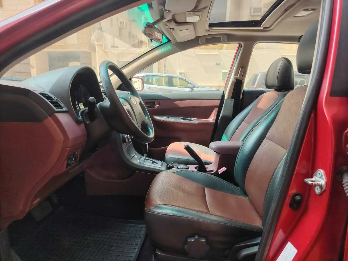 Car image 14