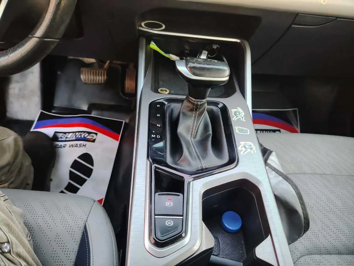 Car image 20