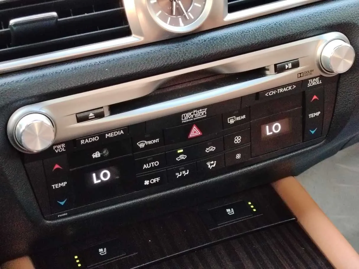 Car image 30