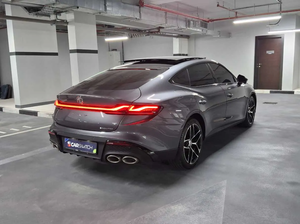 Car image 5
