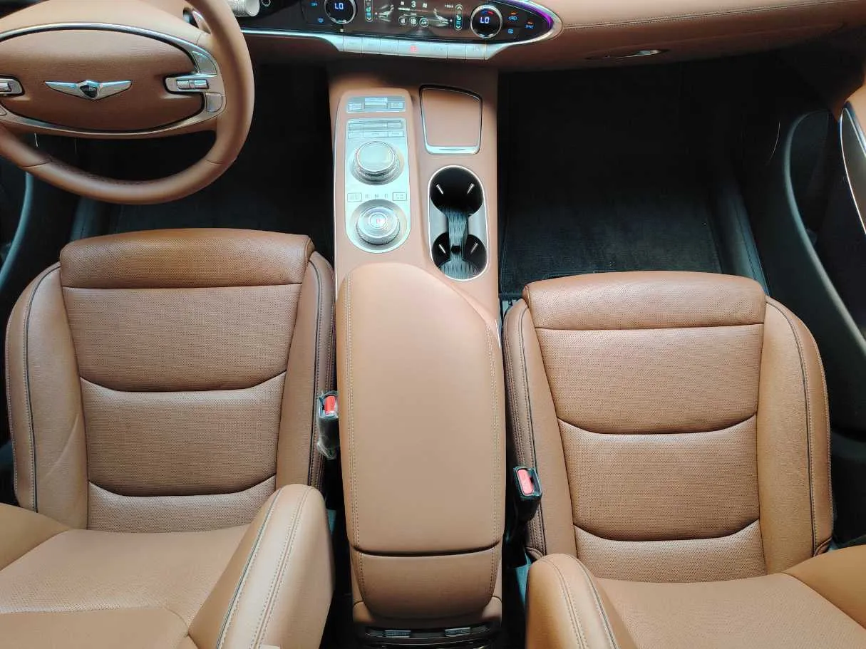 Car image 19