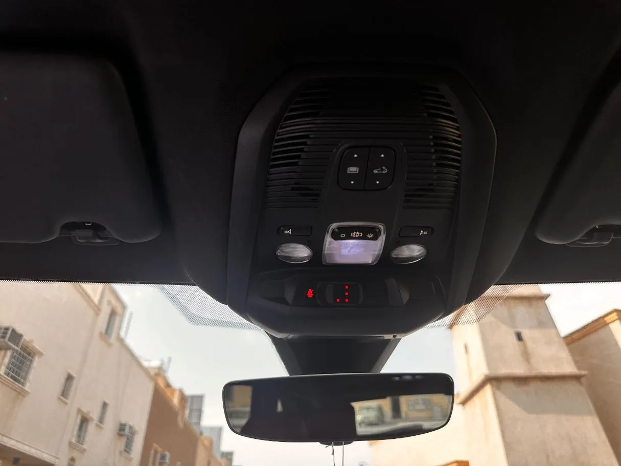 Car image 25