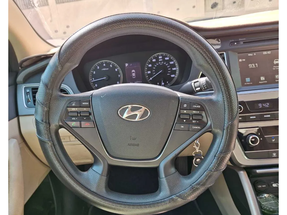 Car image 16