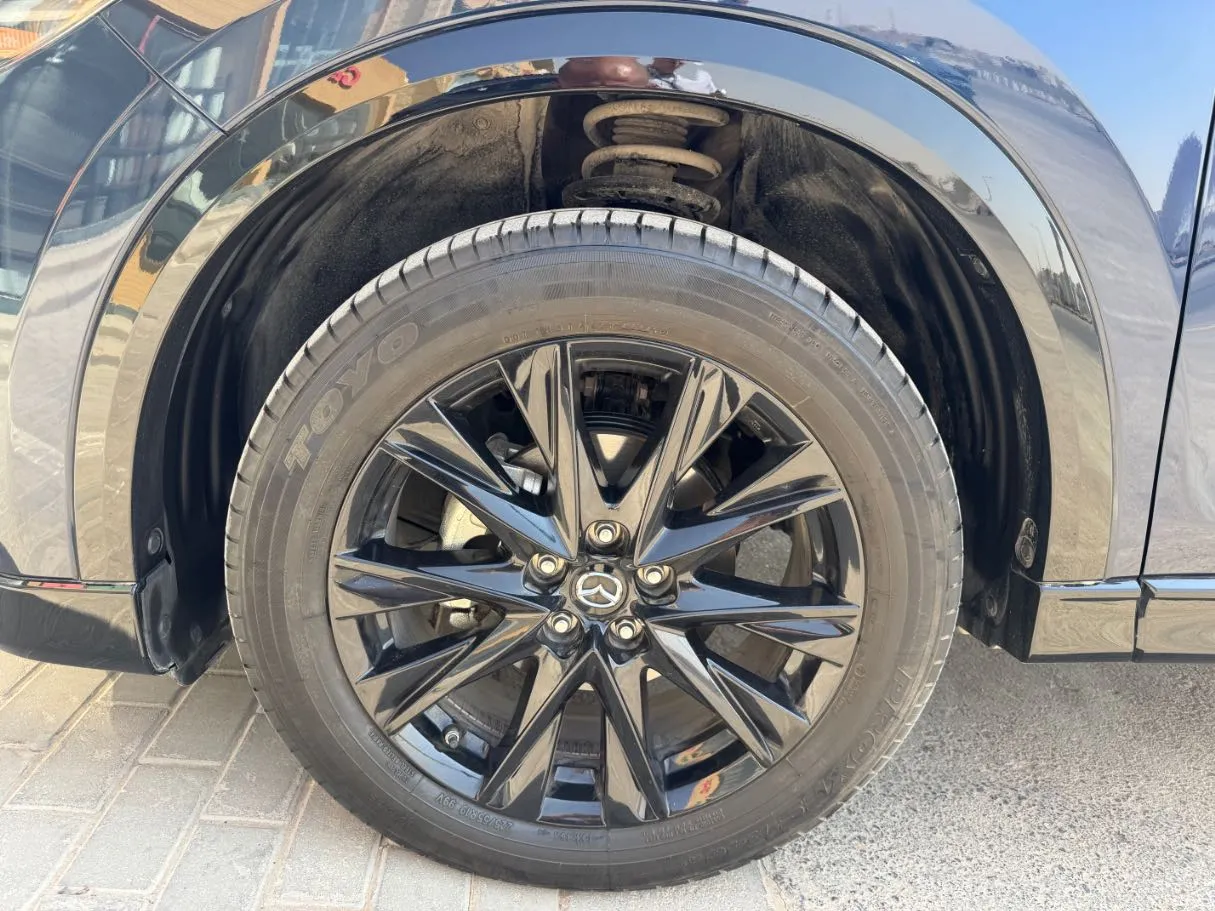 Car image 9