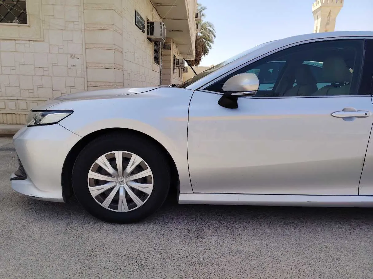 Car image 9