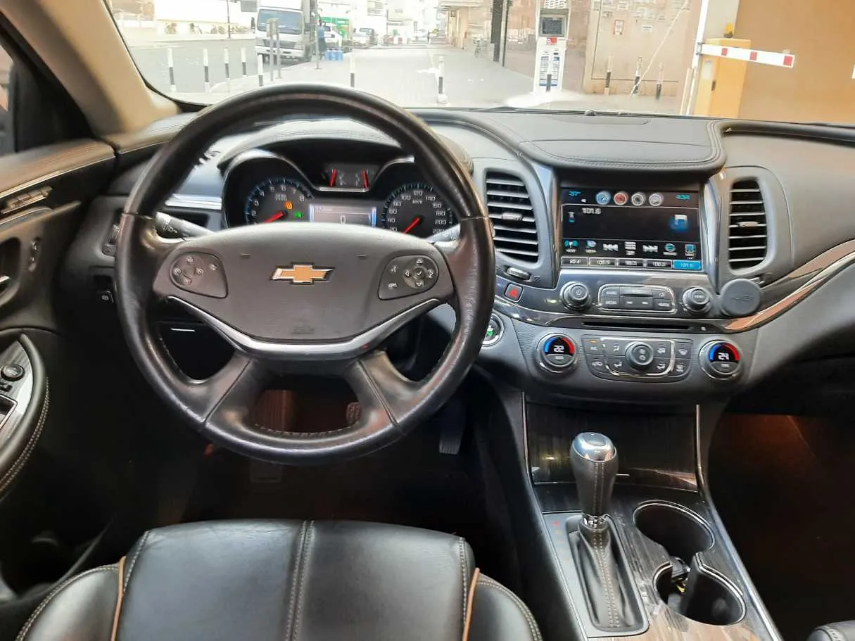 Car image 16