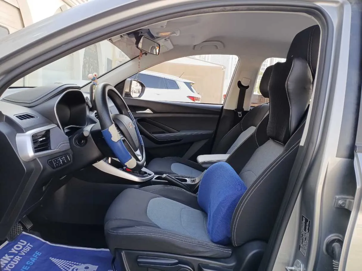 Car image 12