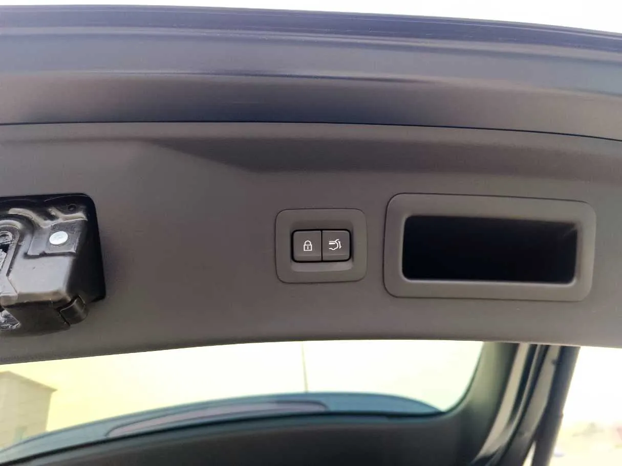 Car image 35