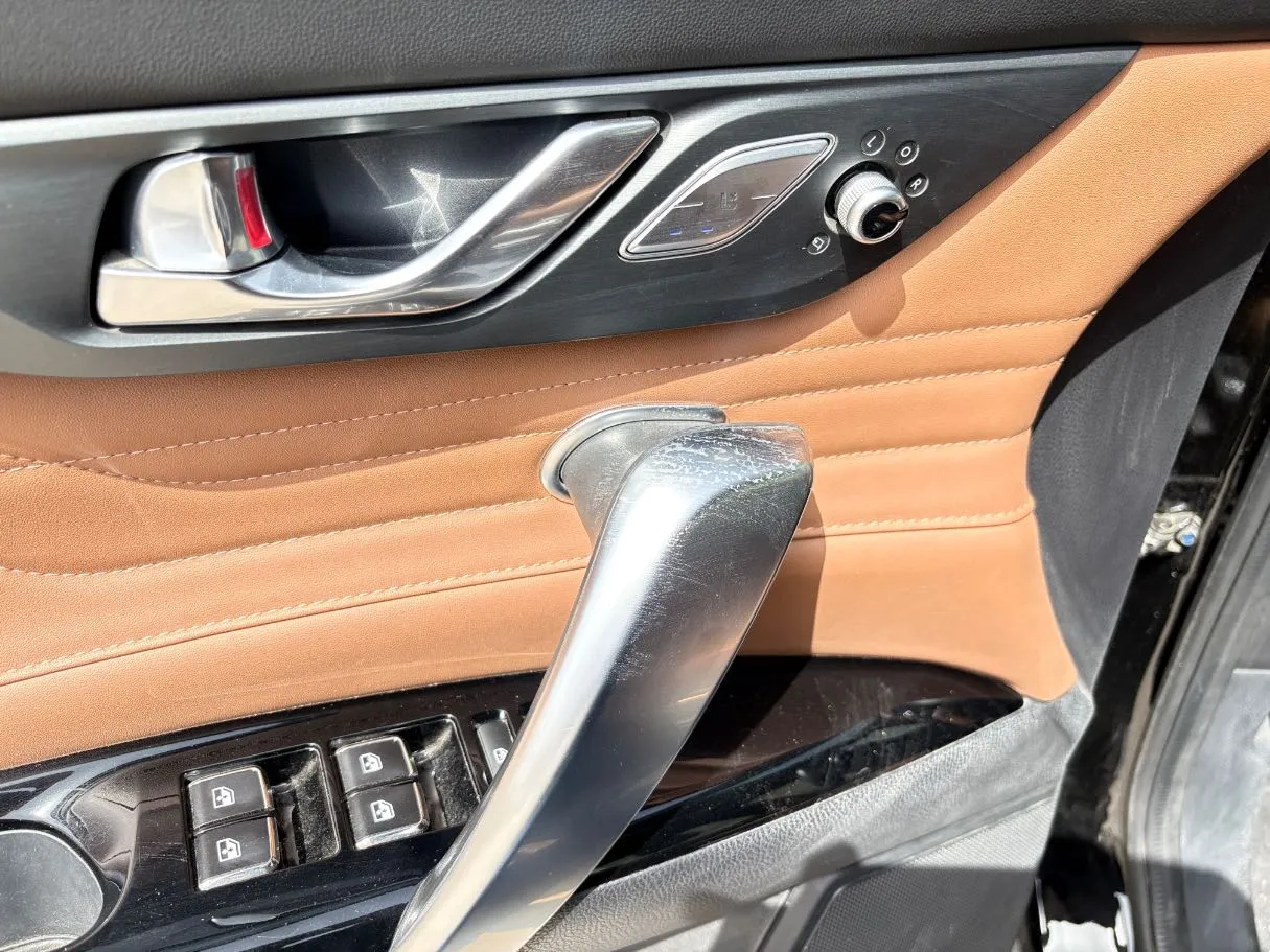 Car image 25