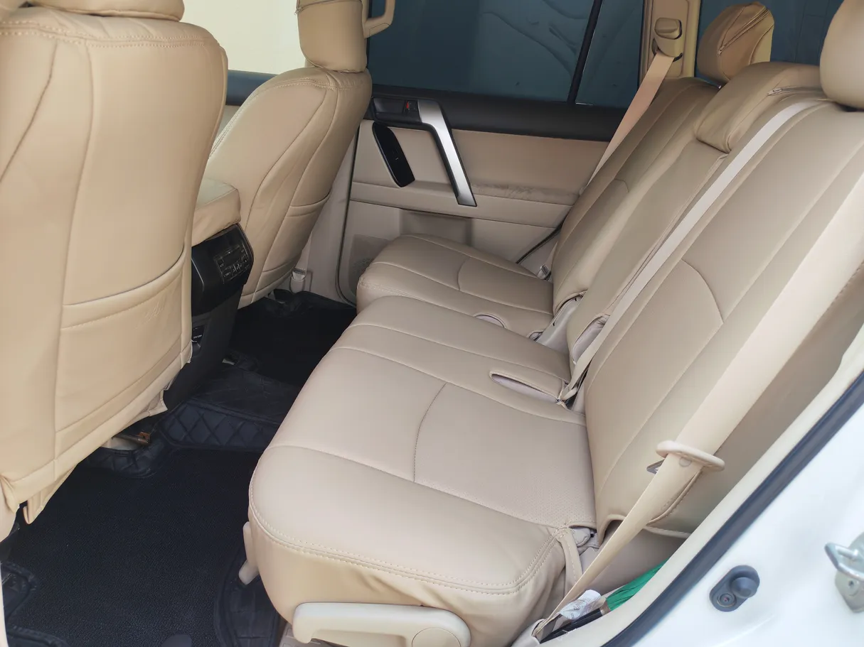 Car image 9
