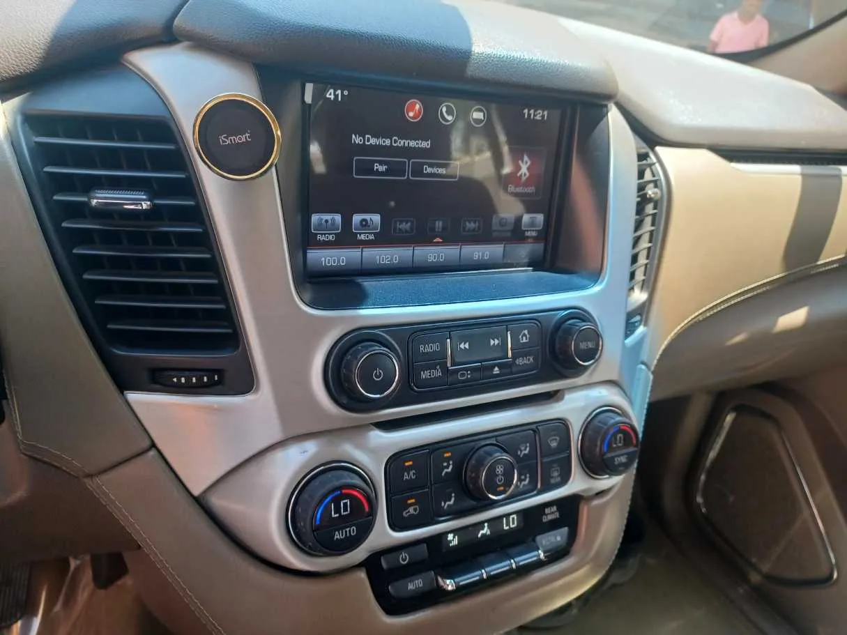 Car image 17