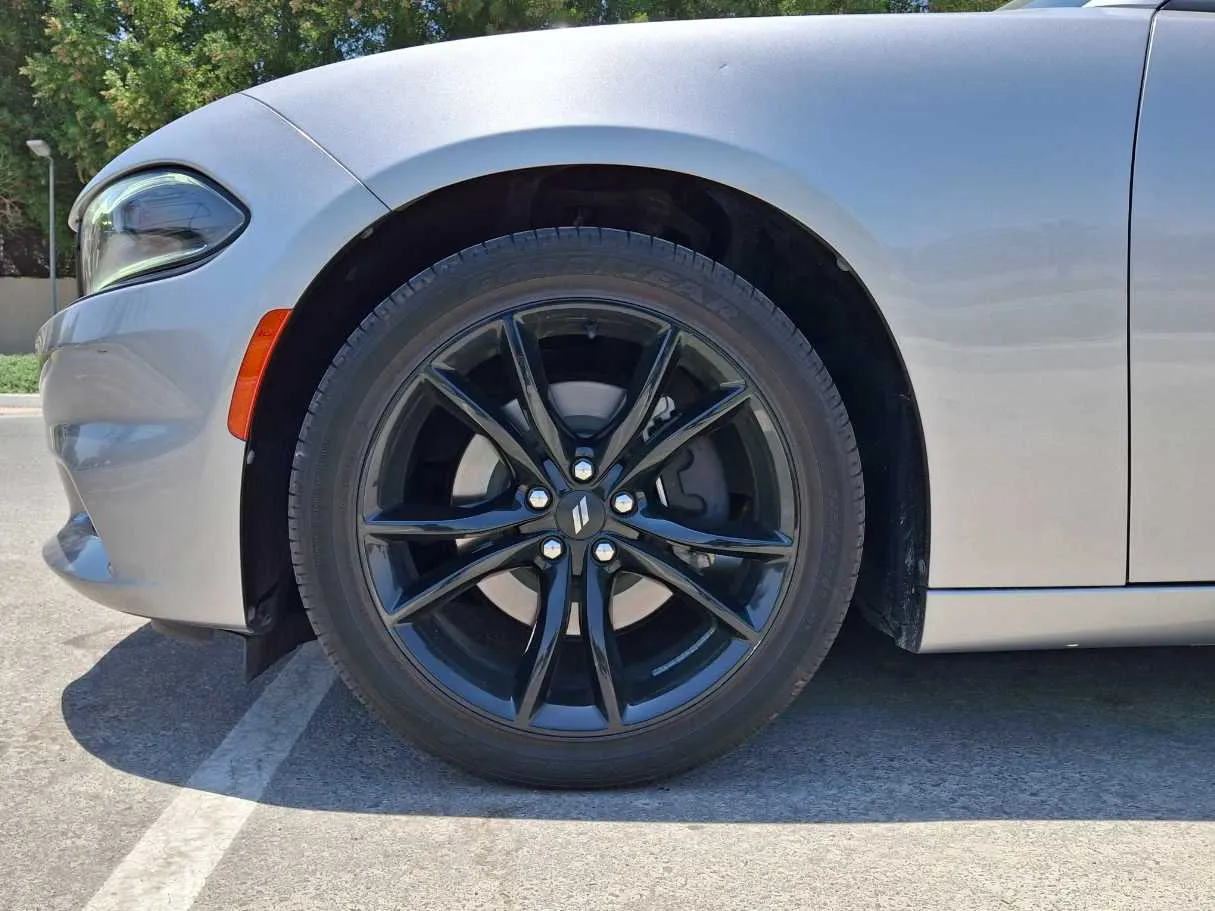 Car image 9