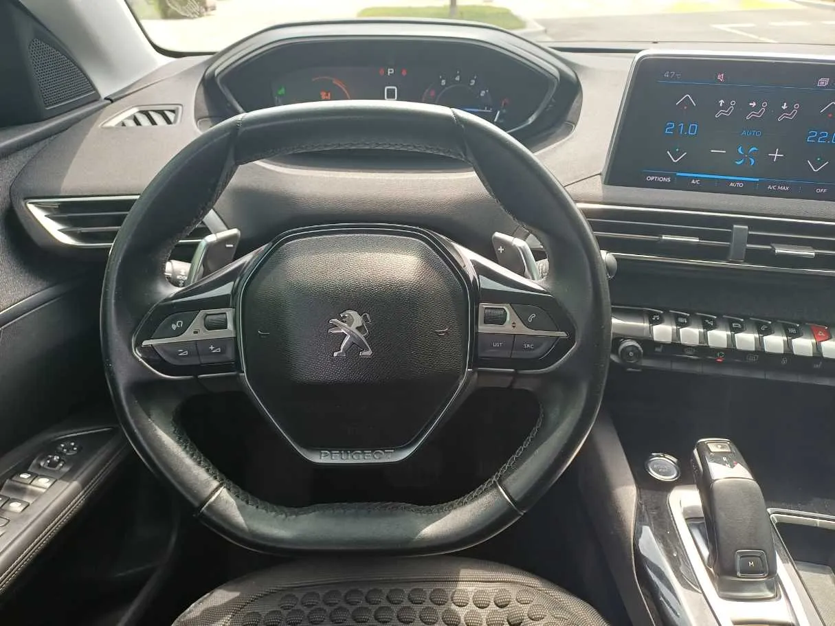 Car image 14