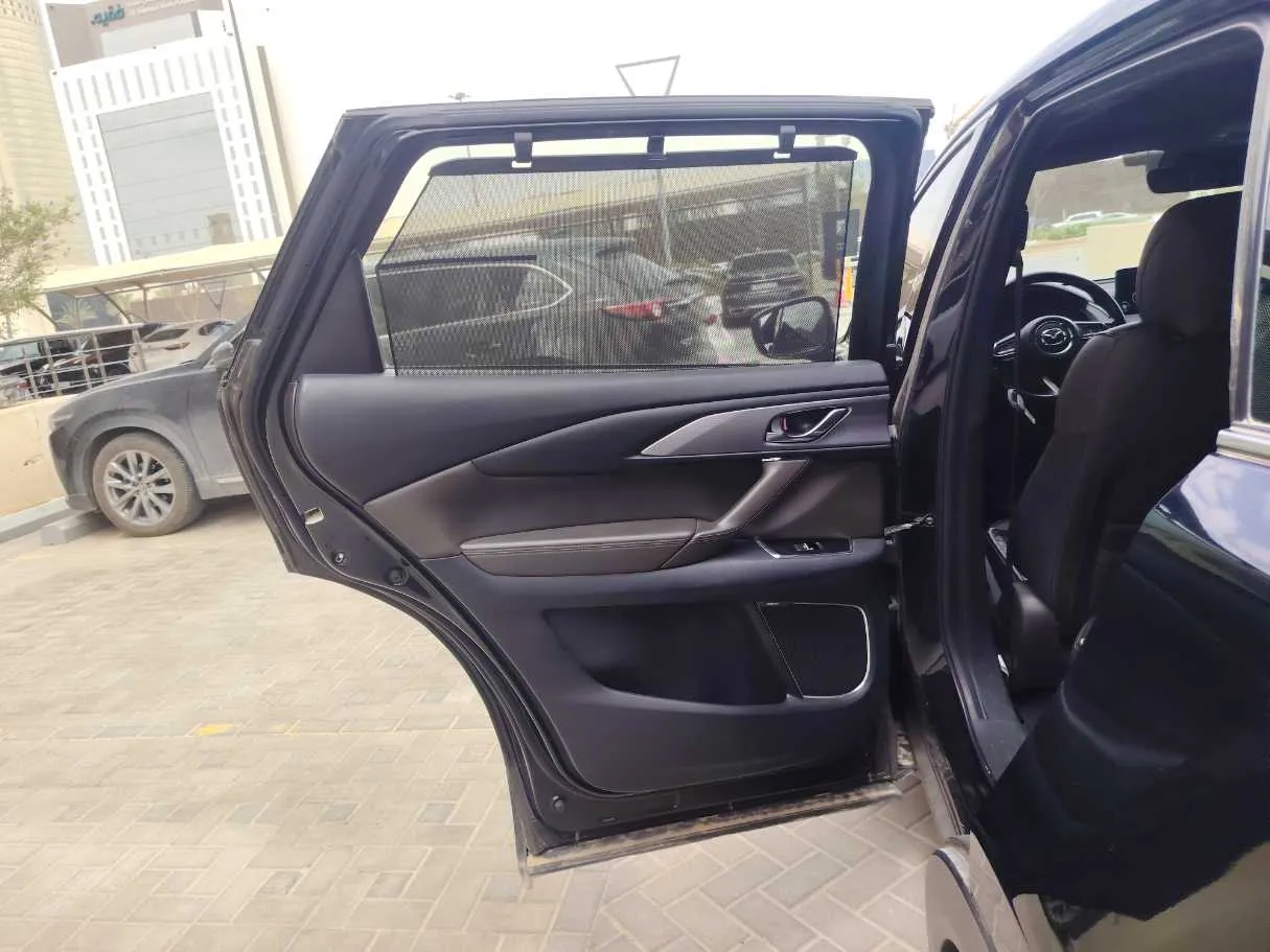 Car image 13