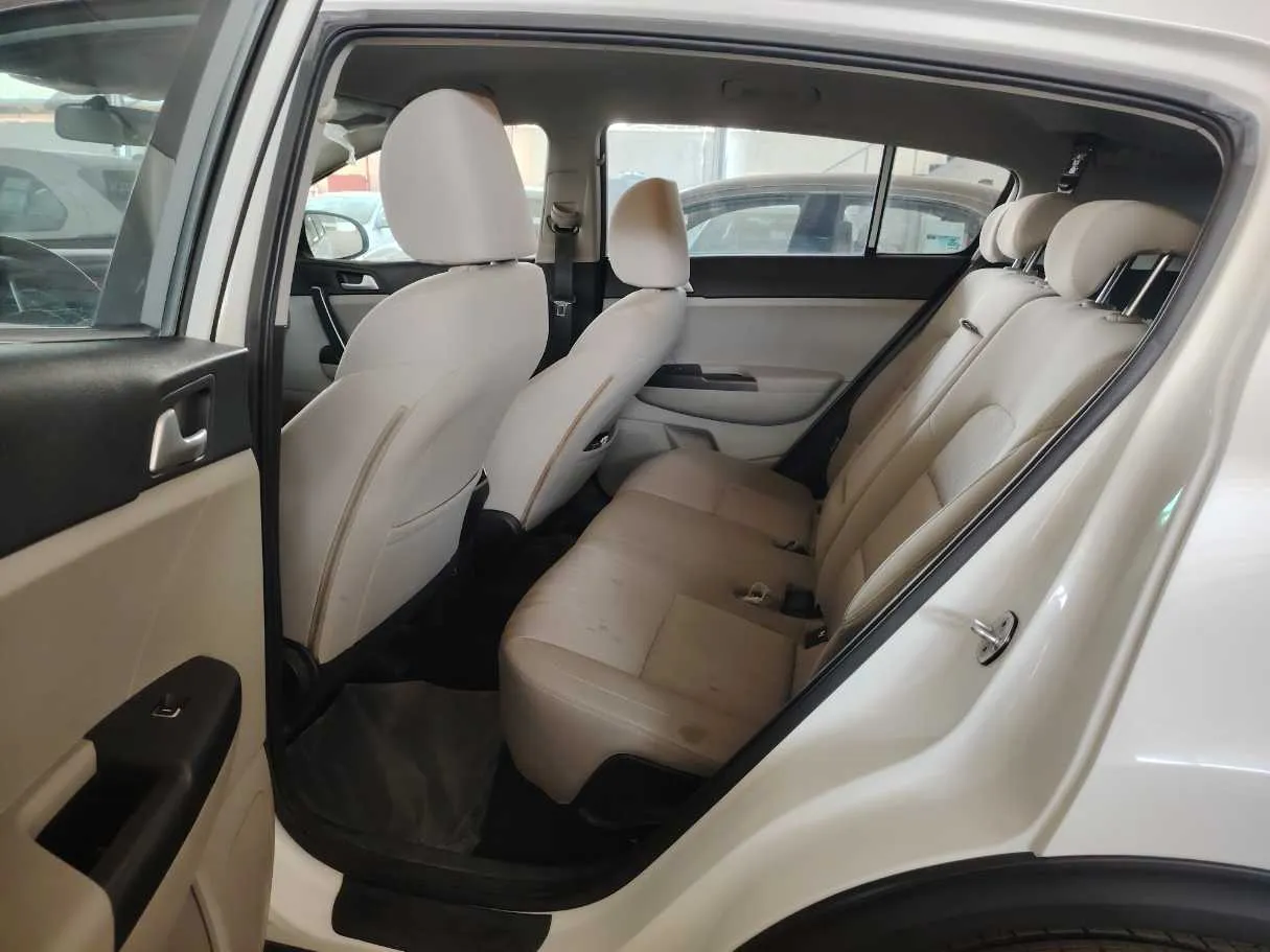 Car image 15