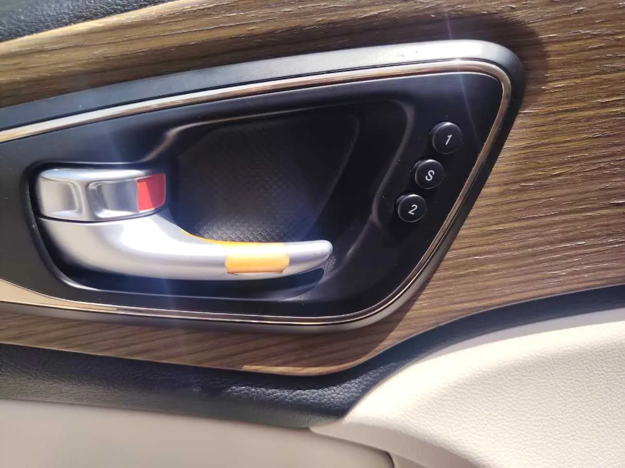 Car image 26