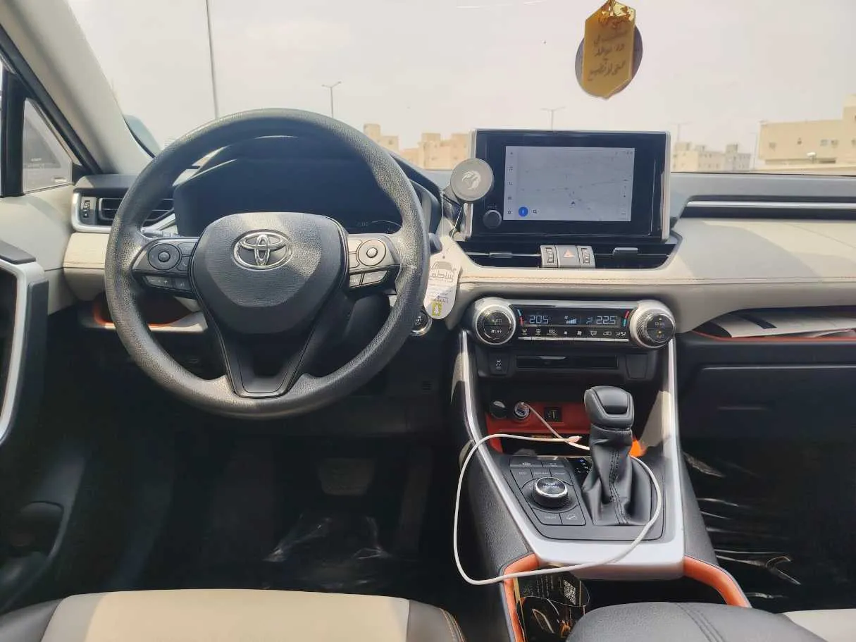Car image 19