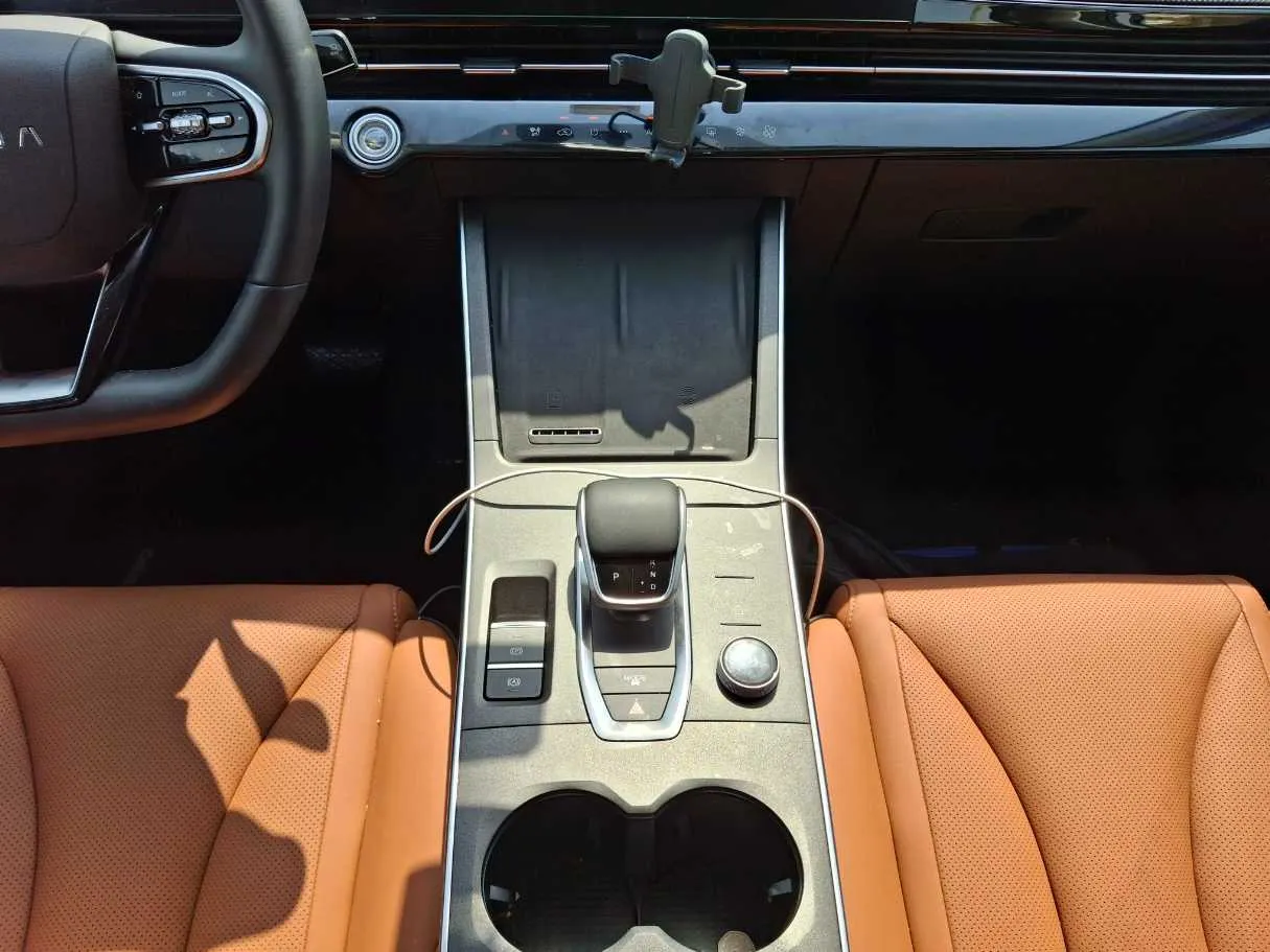 Car image 15