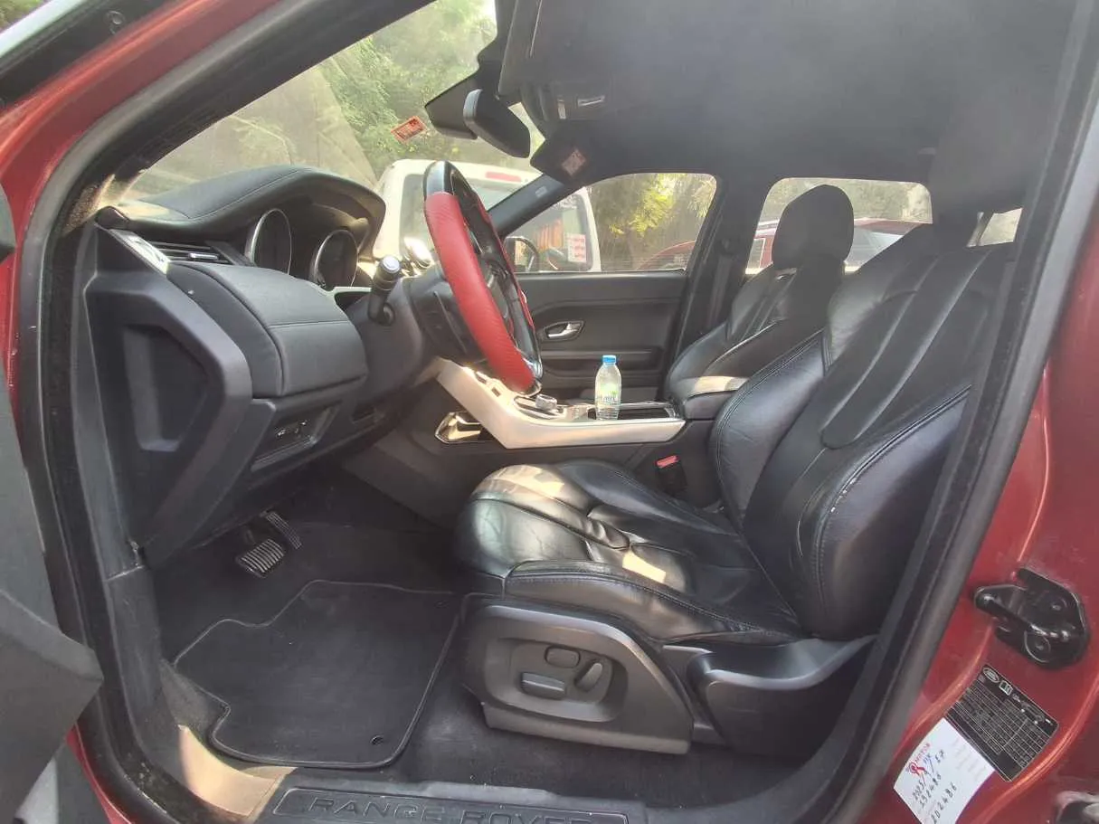 Car image 12