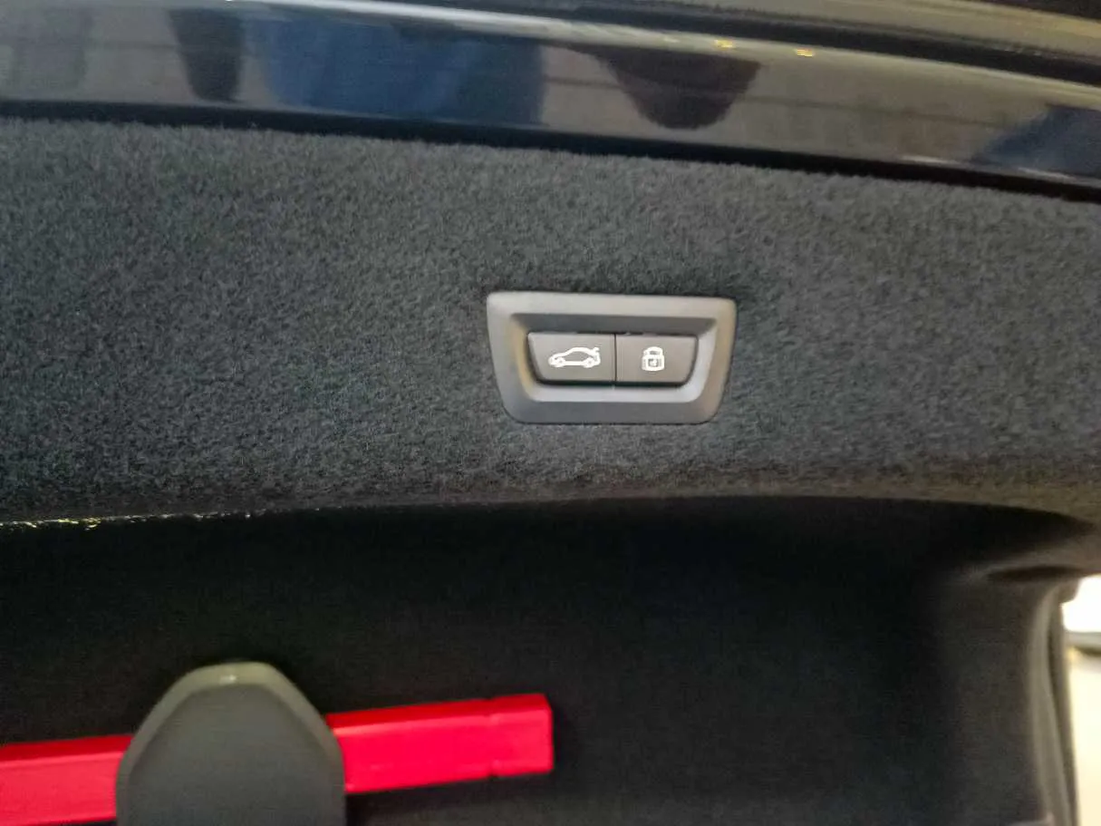 Car image 36