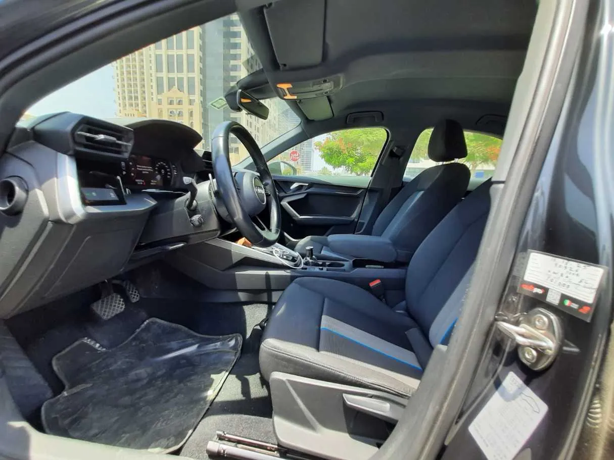 Car image 12