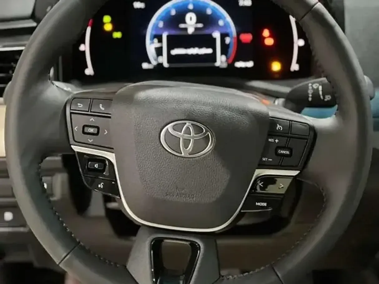 Car image 9