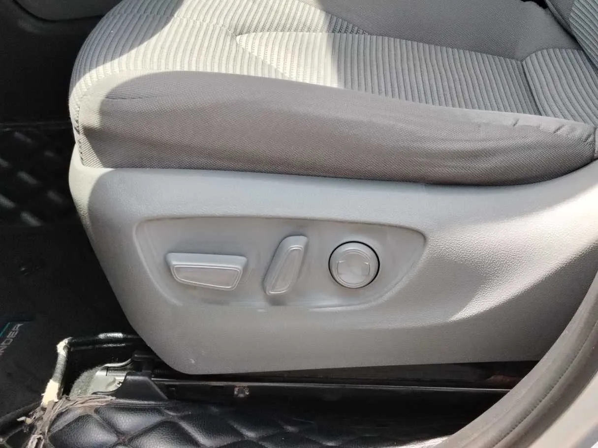 Car image 29