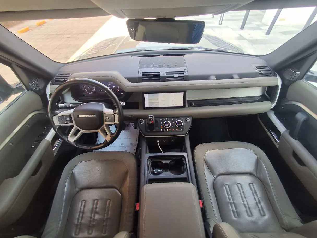 Car image 14