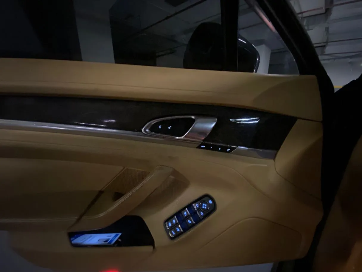 Car image 26