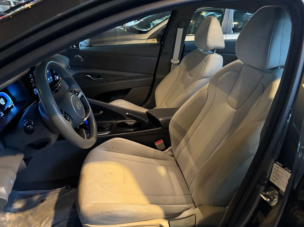 Car image 7