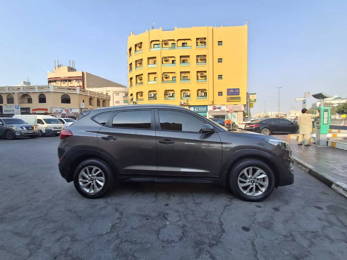 Car image 8